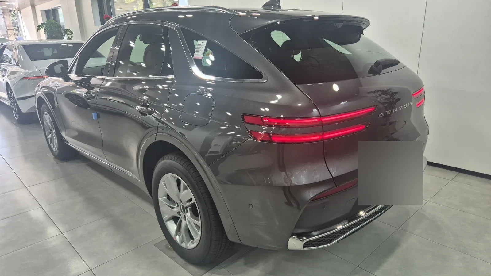 GV70 후측면